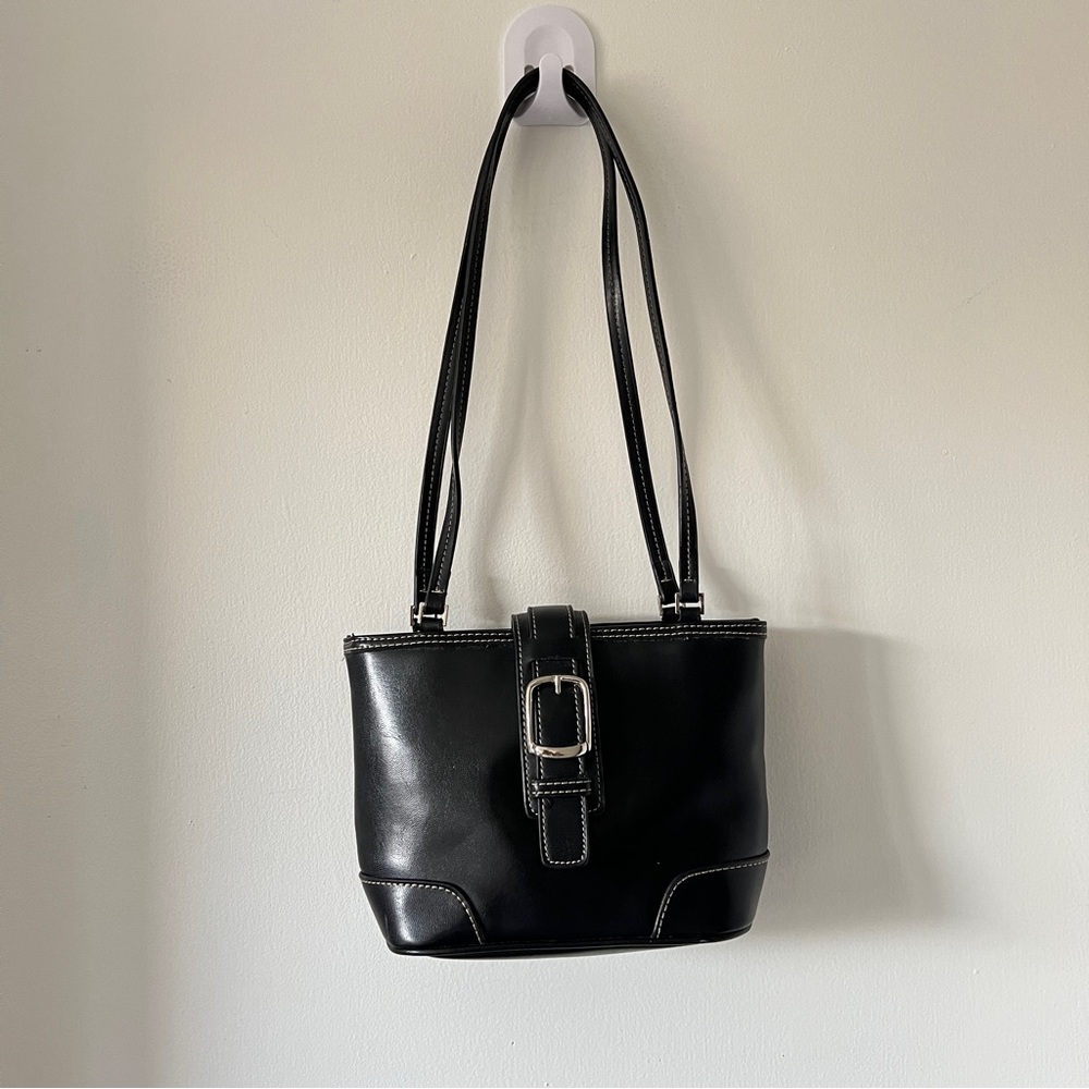 Liz Claiborne Y2K Black Leather Long straps shoulder bag with silver buckle
